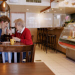Tineke en Job in de snackbar